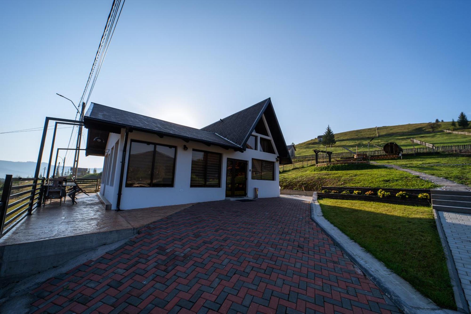 Hotel A Pisc Vatra Moldoviţei Exterior foto