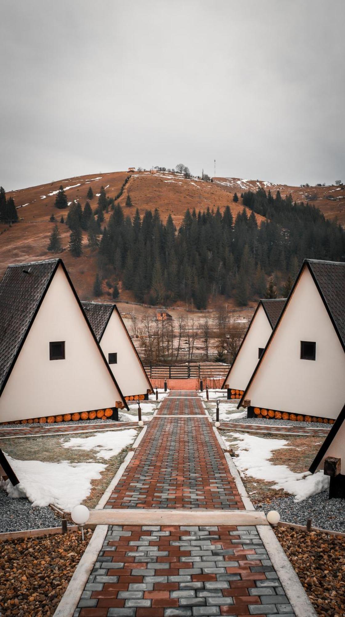 Hotel A Pisc Vatra Moldoviţei Exterior foto